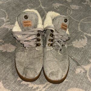 Adorable and very comfortable Toms booties with wool style lining. size 6.5